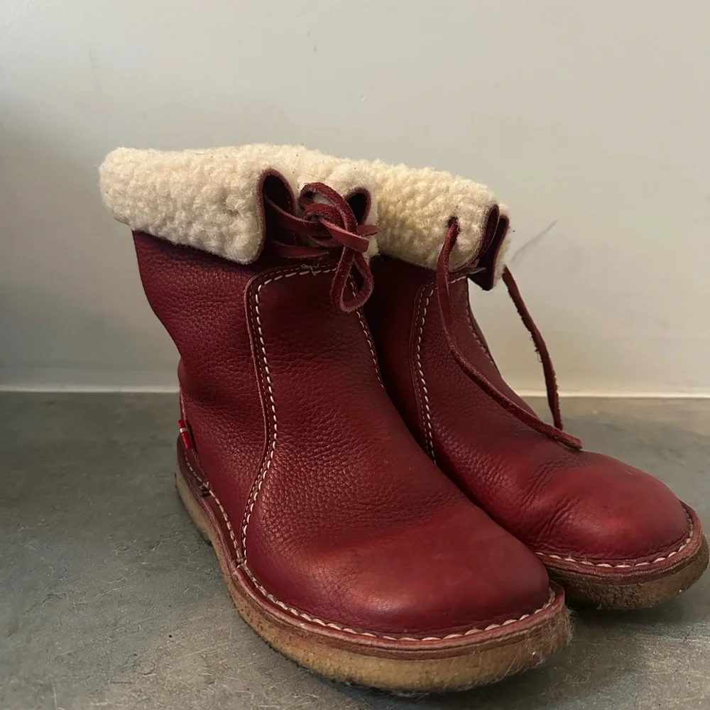 Duck Feet ÅRHUS Red Leather Fur Lined Women's Boots - Picture 3 of 6